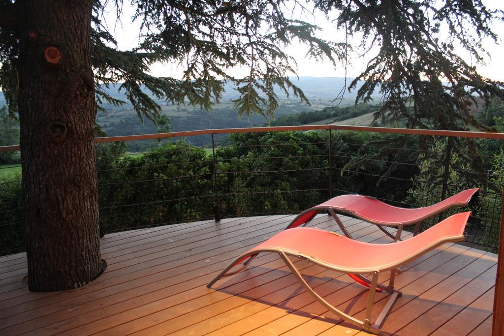 Bed and Breakfast Domaine Des Grands Cedres Cordelle Exteriér fotografie