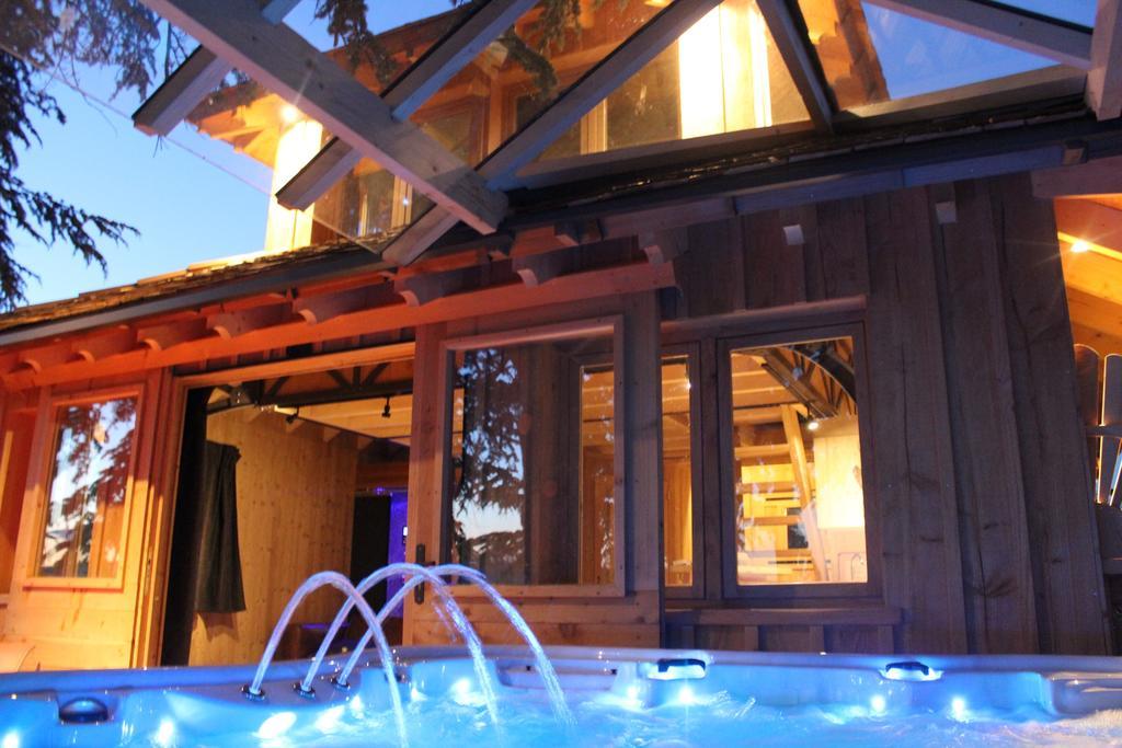 Bed and Breakfast Domaine Des Grands Cedres Cordelle Exteriér fotografie