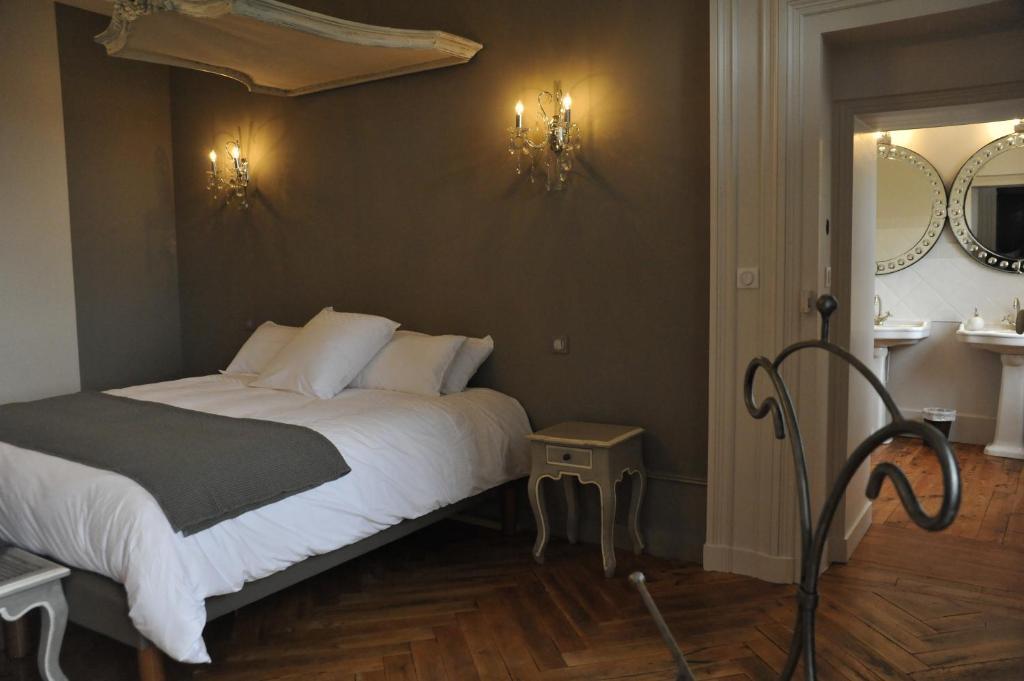 Bed and Breakfast Domaine Des Grands Cedres Cordelle Pokoj fotografie