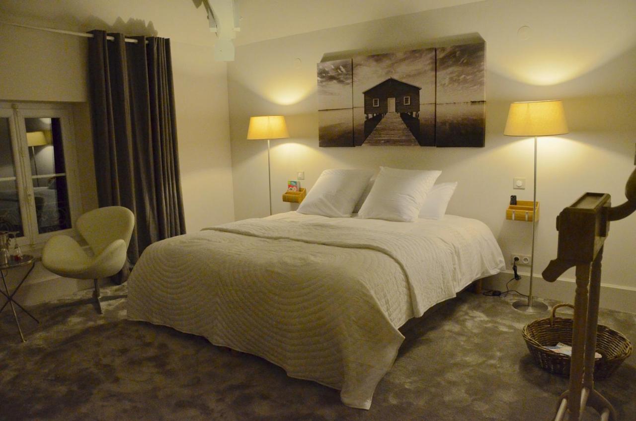 Bed and Breakfast Domaine Des Grands Cedres Cordelle Pokoj fotografie